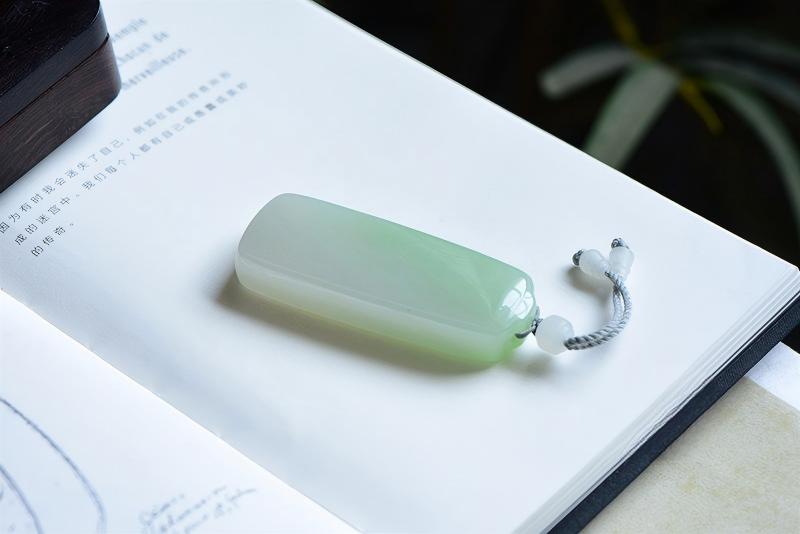 翠青平安牌和田玉收藏级